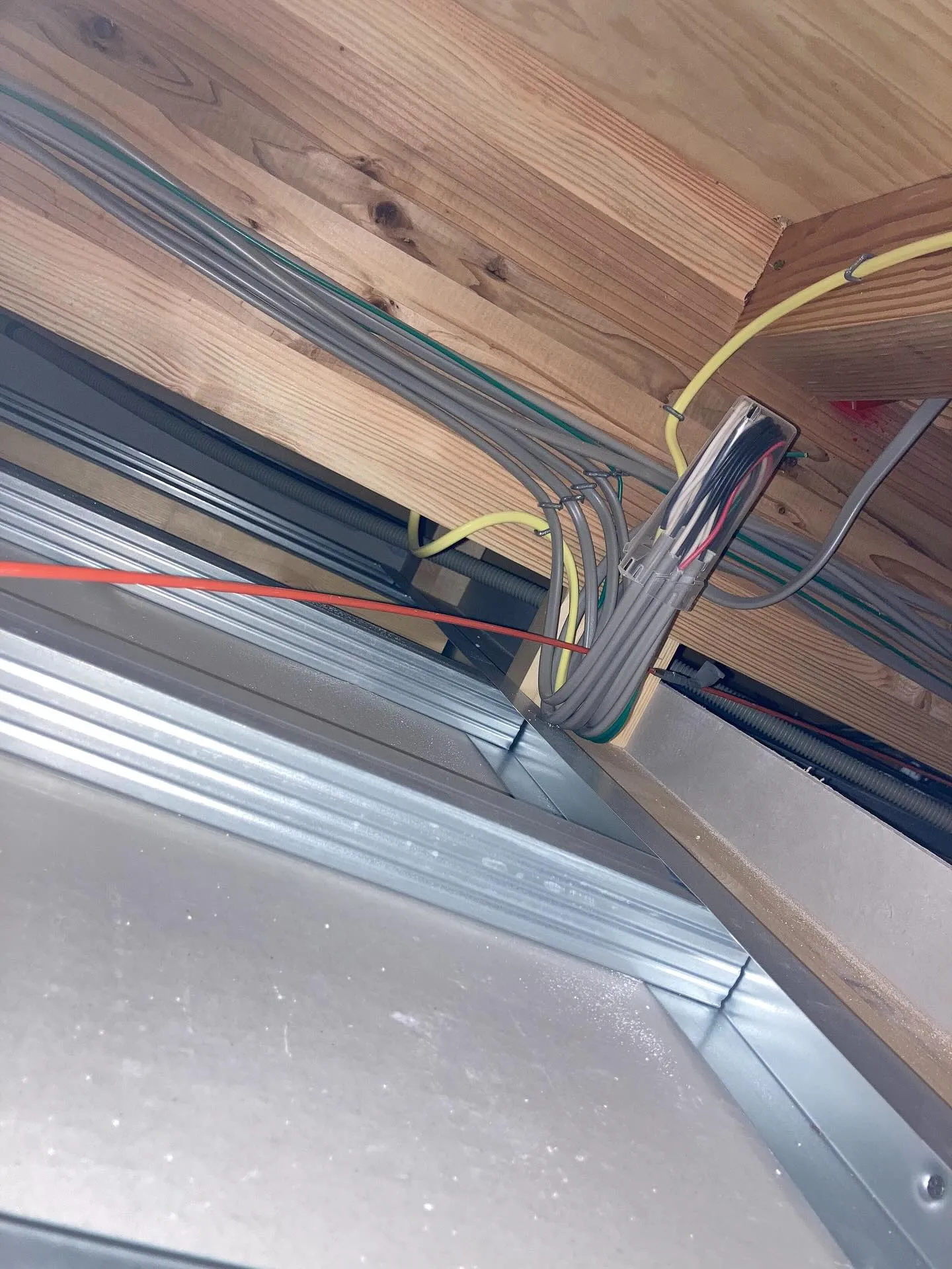 本日は新築ボード開口